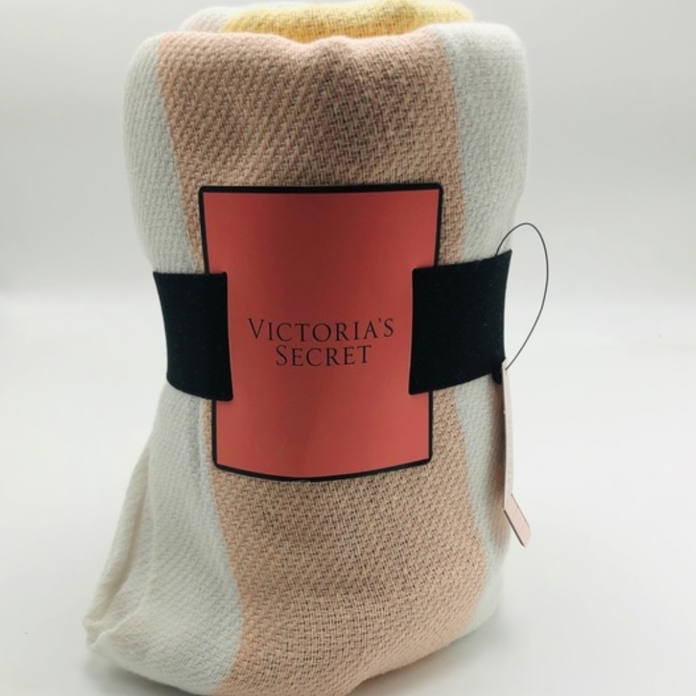 NWT Victoria’s Secret Rainbow Beach Blanket - Picture 3 of 5